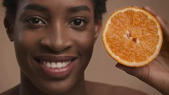 Here’s Why We Should Be Using Vitamin C with our Sunscreen