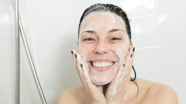 6 Tips on How to Wash Your Face Properly Every Day