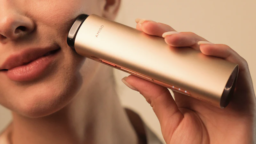 How to Use The AMIRO R3 Skin Tightening Device to Depuff Your Under Eyes and Face